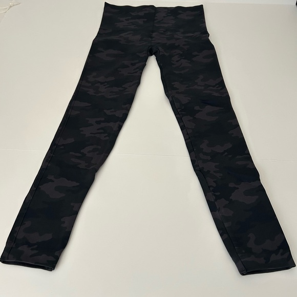 Spanx Camo Olive Green Black Look at me now seamless high rise leggings Medium - Picture 2 of 9